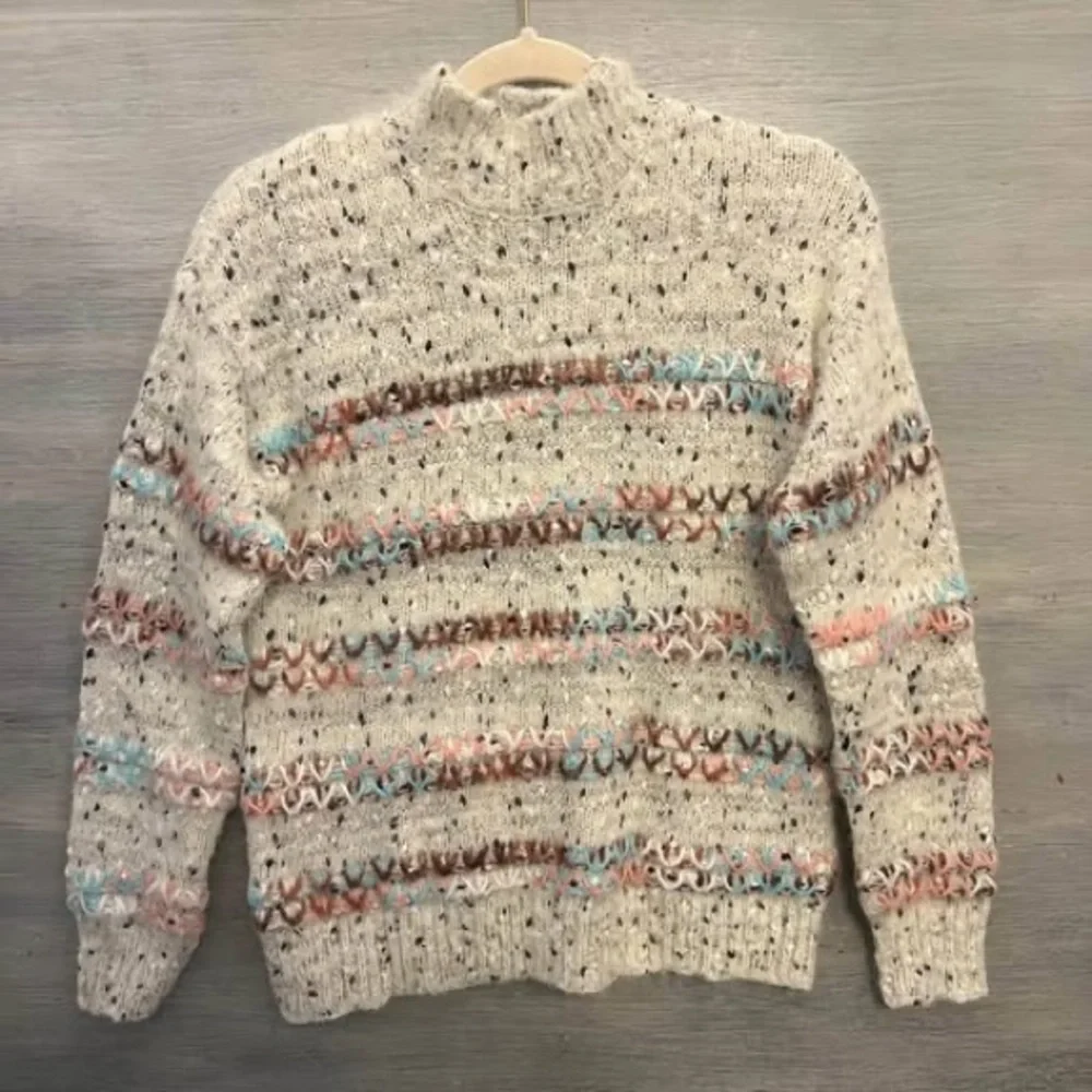Maurices White Eyelash Cross Stitch‎ Stripe Crew Neck Sweater Small Like New